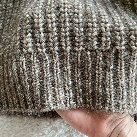 Aritzia V-neck knit sweater - Picture 7 of 8